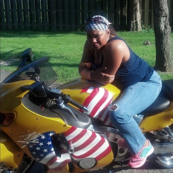 Meet your Posher, Nicole - Picture 3 of 3